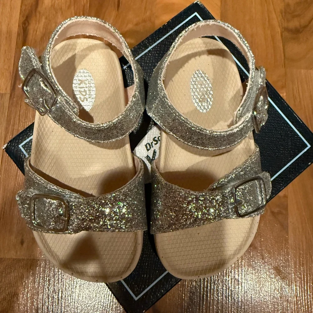 Dr. Scholls kids island silver glitter sandal size 7 NWT 2 strap Velcro‎